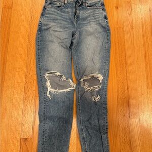 Women’s American Eagle AE Mom Jeans Size 2